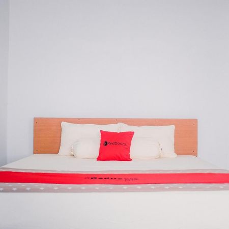 Reddoorz Near Sirkuit Sentul Hotell Bogor Exteriör bild